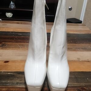 GUESS Womens Ivory 1-1/2" Platform Byra Square Toe Block Heel Booties 10M